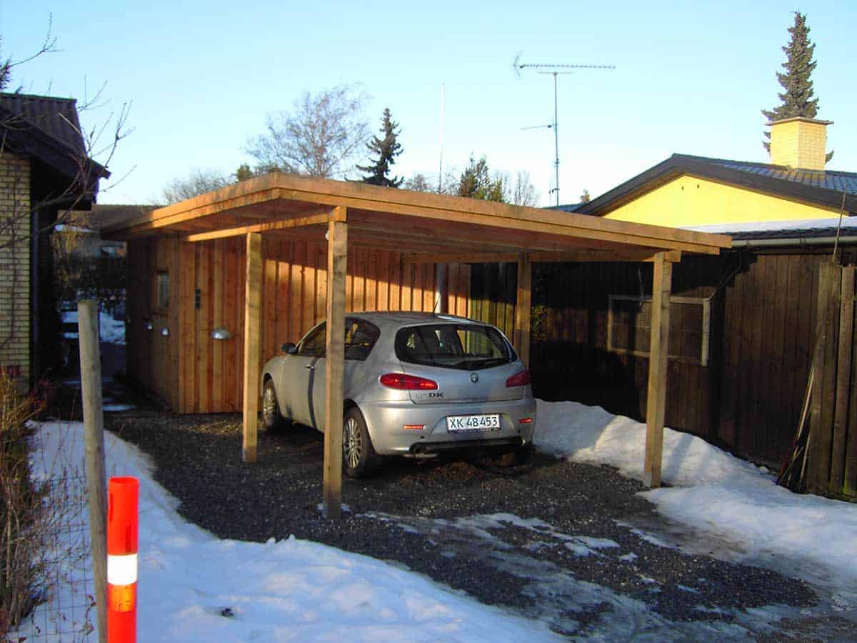 En ny garage i træ, overdækket