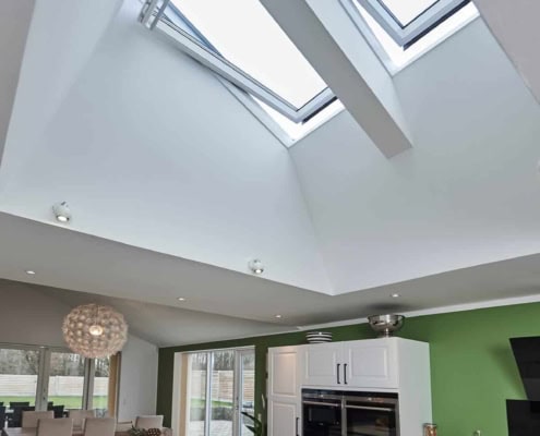 Ovenbelysning og loftvindue i køkken, stort udvalg af velux vinduer